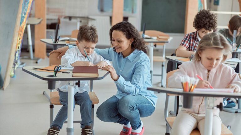 Educação especial modalidade substitutiva: saiba o que é e características
