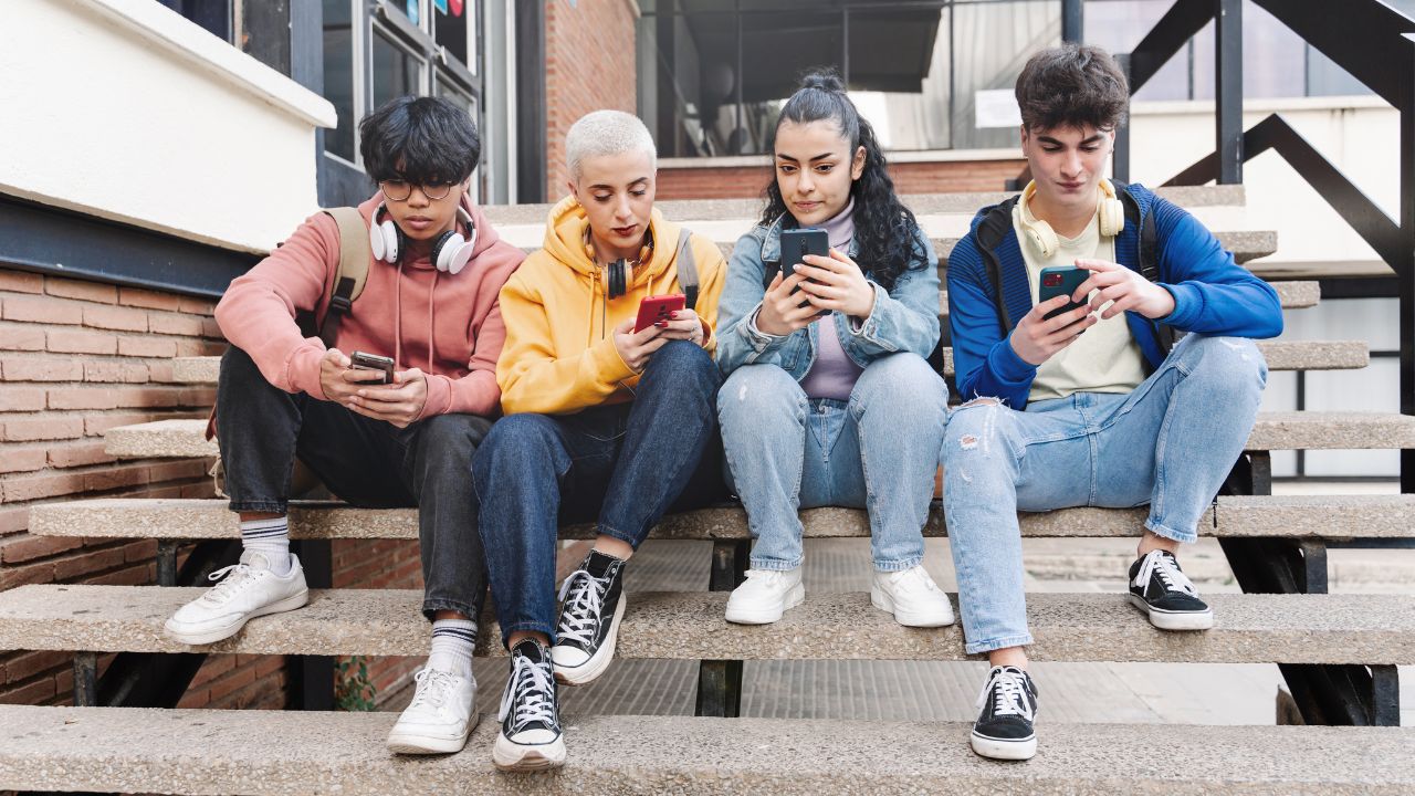 O impacto das redes sociais na saúde mental dos jovens