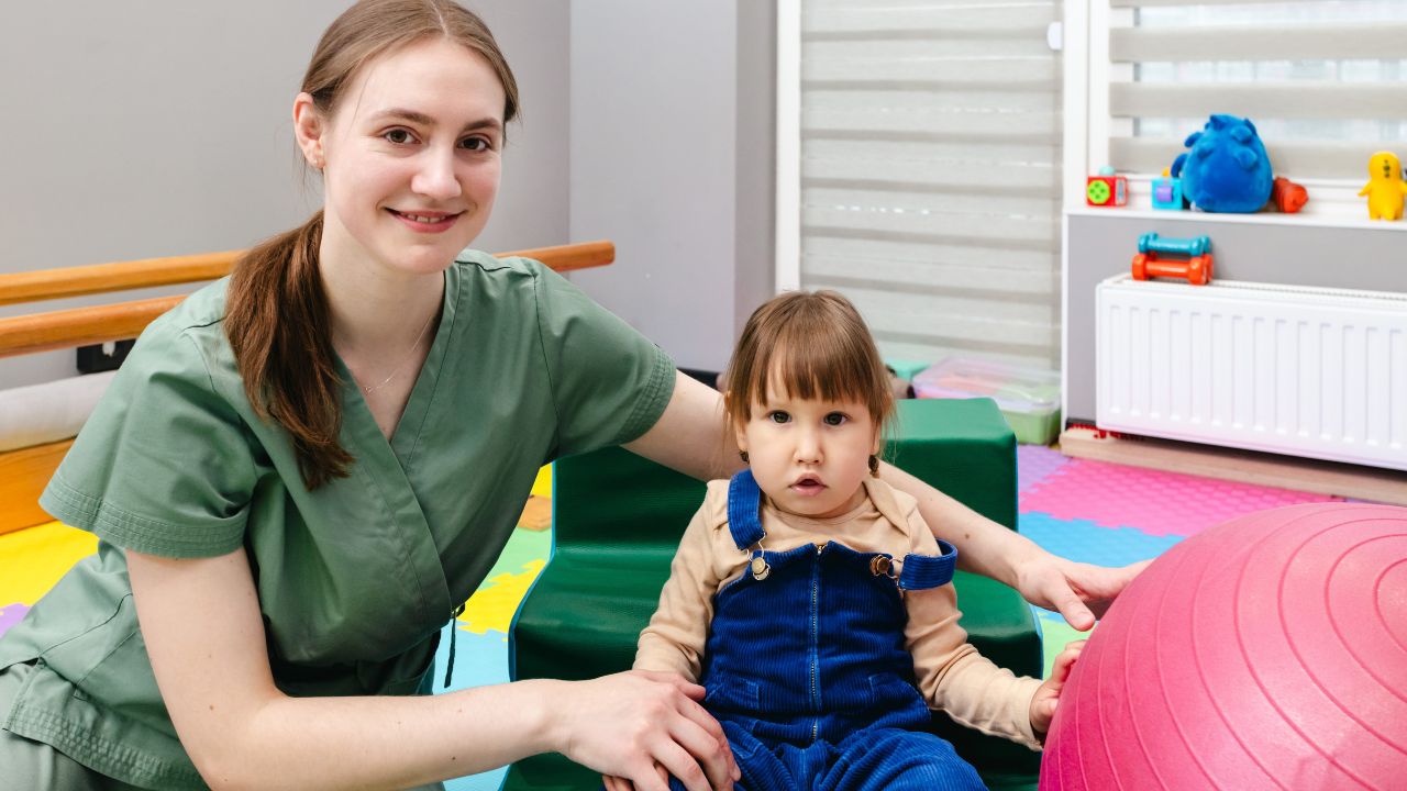o que faz um auxiliar de desenvolvimento infantil
