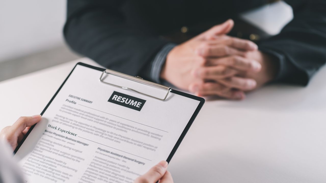 Como fazer um currículo para primeiro emprego