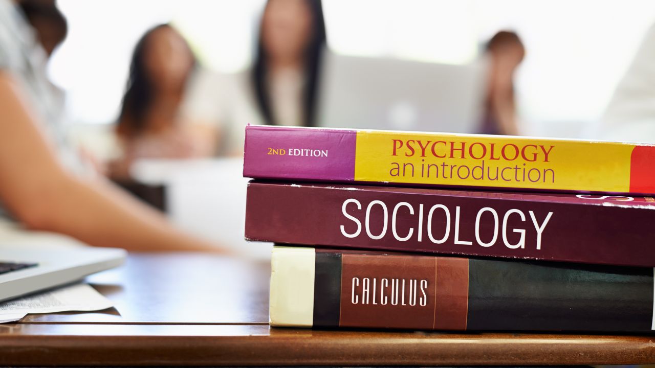 diferença entre sociologia e filosofia