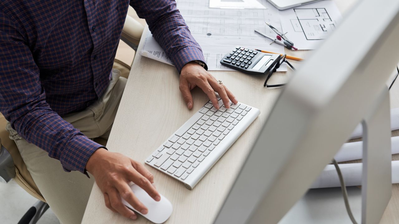 imagem sobre Ergonomia e Saúde Ocupacional: guia completo sobre a especialização!
