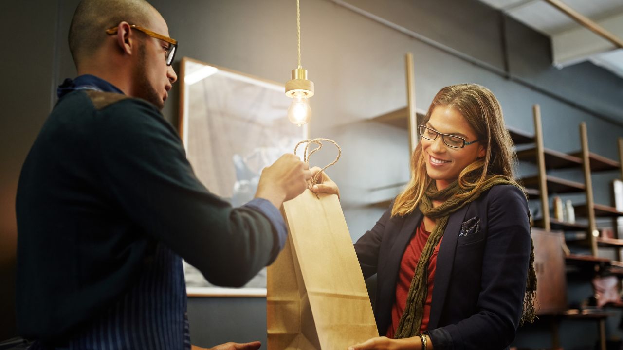 Como fidelizar um cliente: estratégias, programas e tecnologias