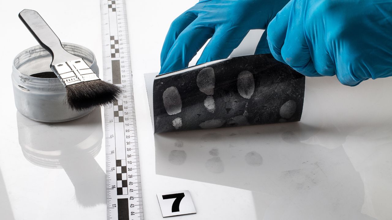 Investigação forense e perícia criminal: técnicas, princípios e desafios