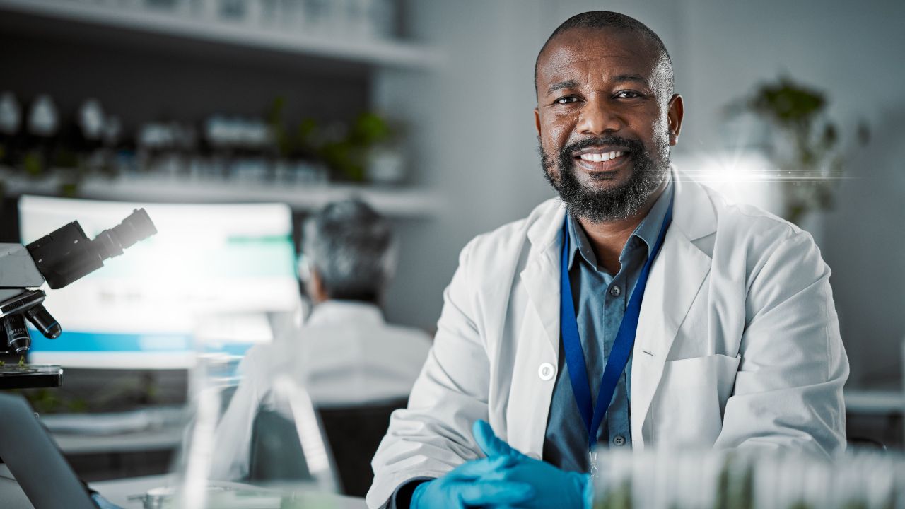 o que é microbiologista