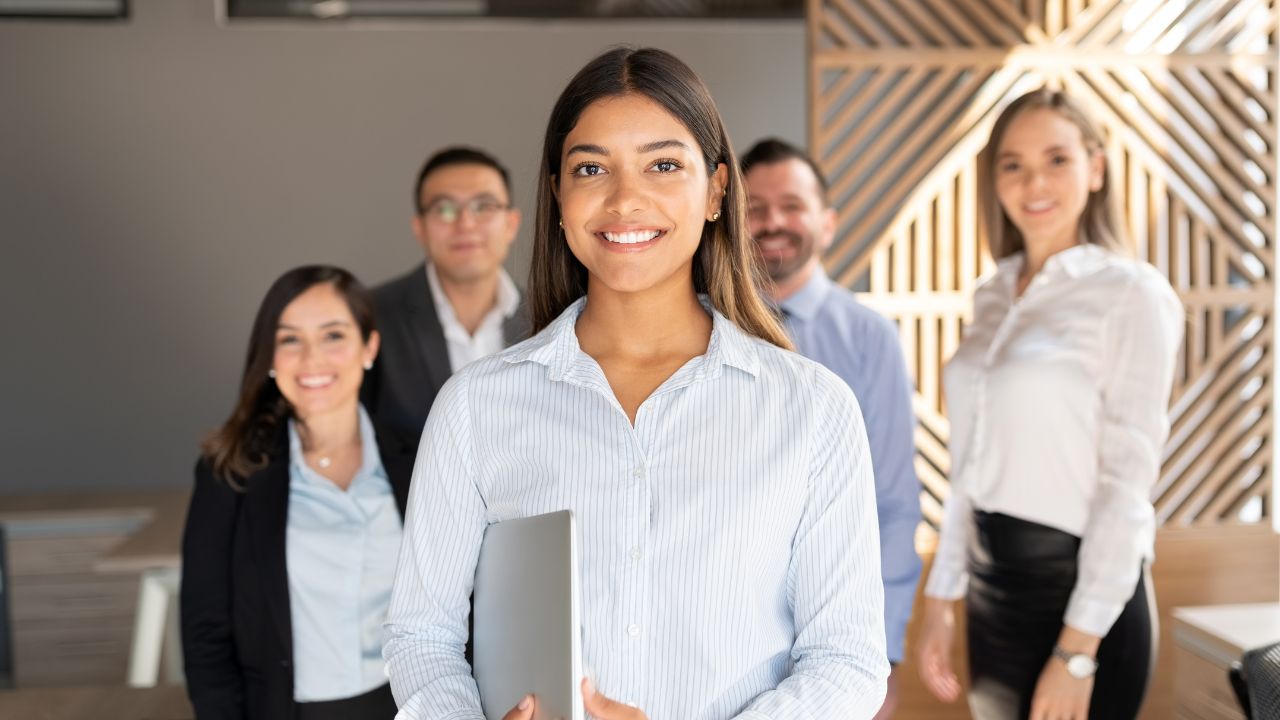 o que faz um assistente de recursos humanos
