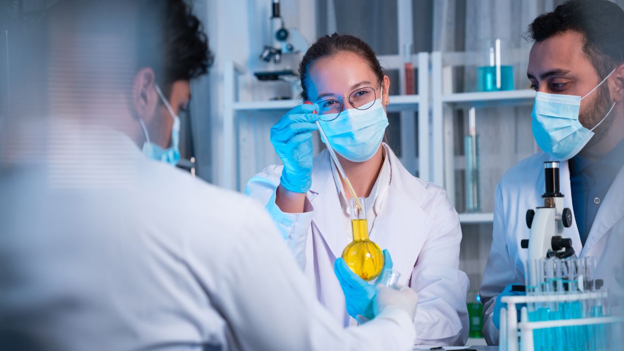 técnico em análises clínicas salário