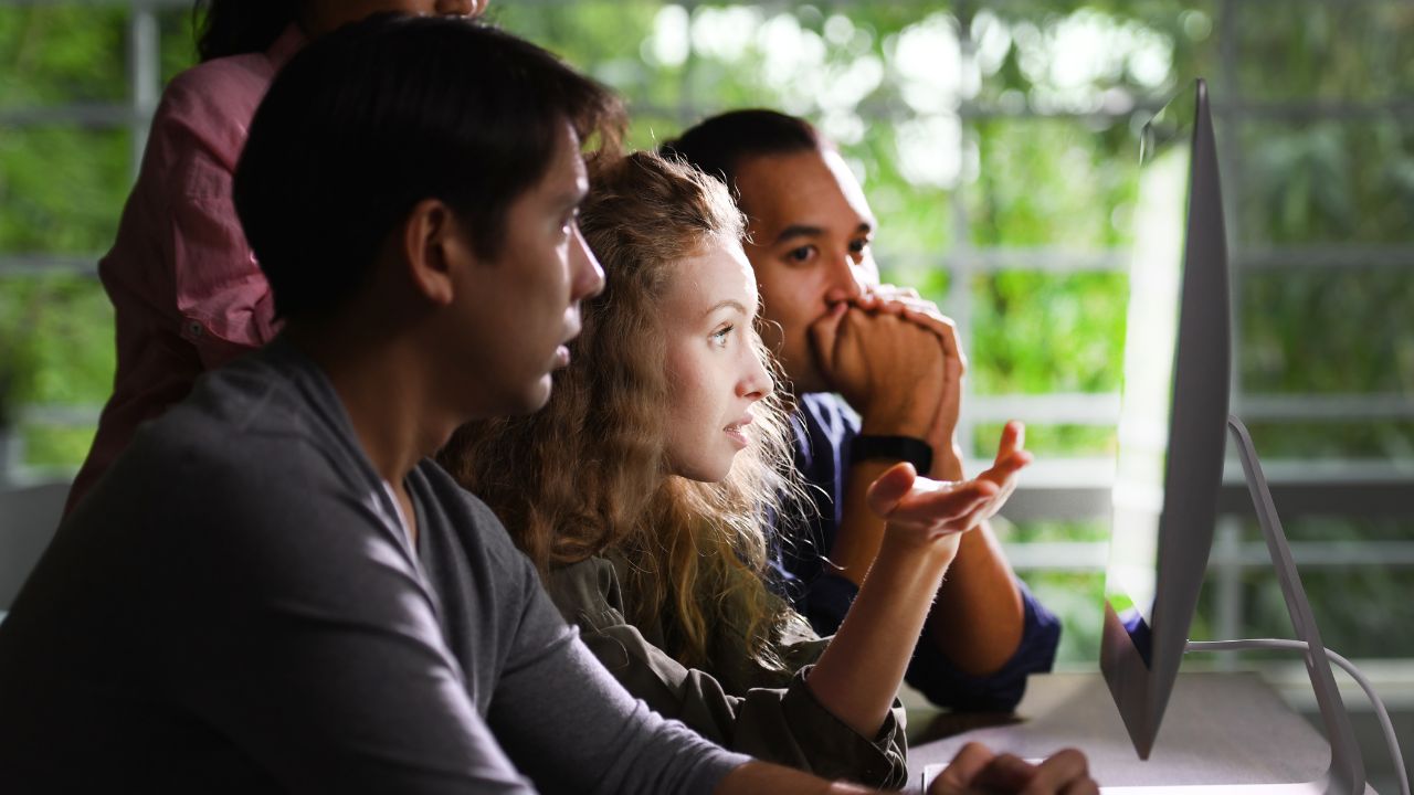 pensamento crítico exemplo