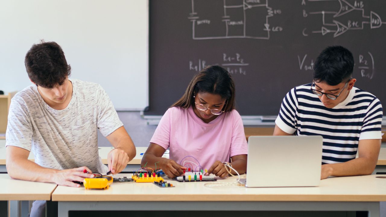 qual é a relação entre inovação e tecnologia na educação