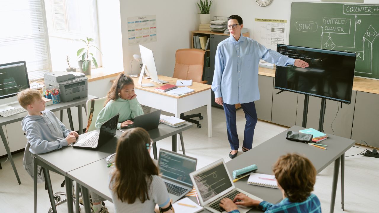 o que é ensino híbrido