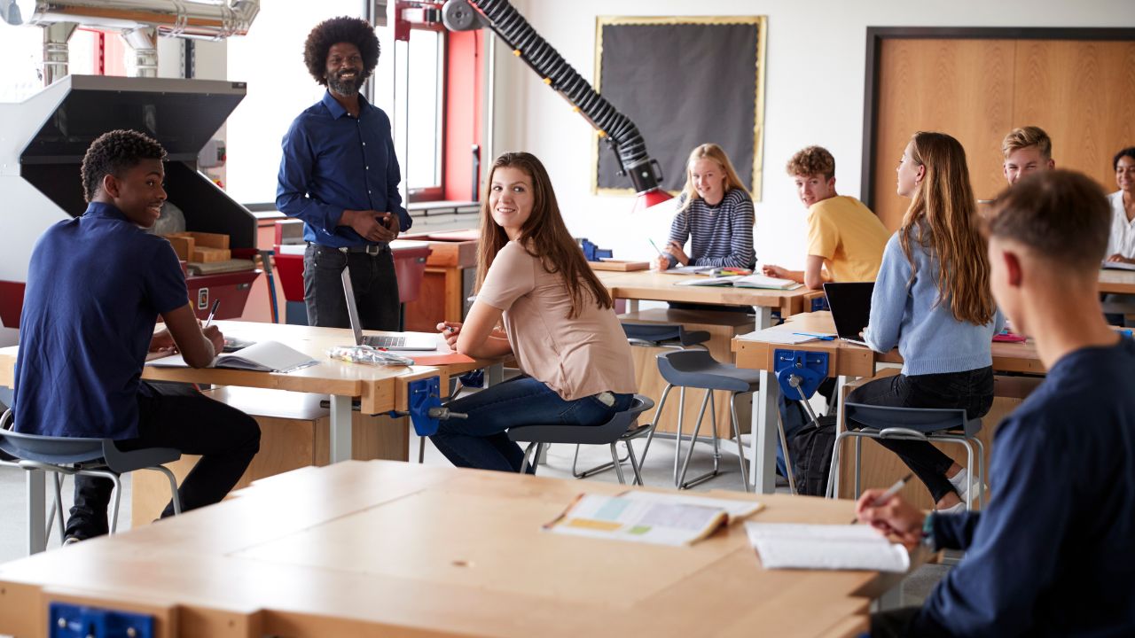 quantos anos termina o ensino médio