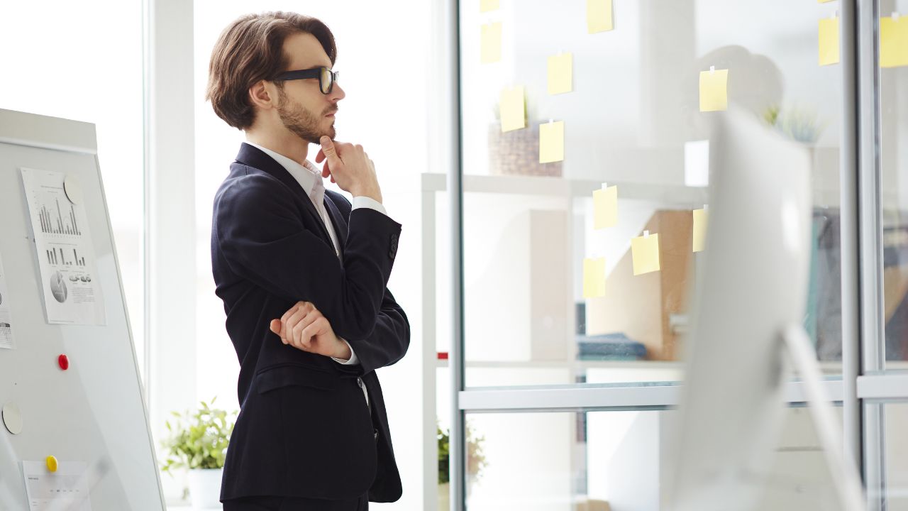 O que faz um product manager? Entenda a função, responsabilidades e rotina desse profissional