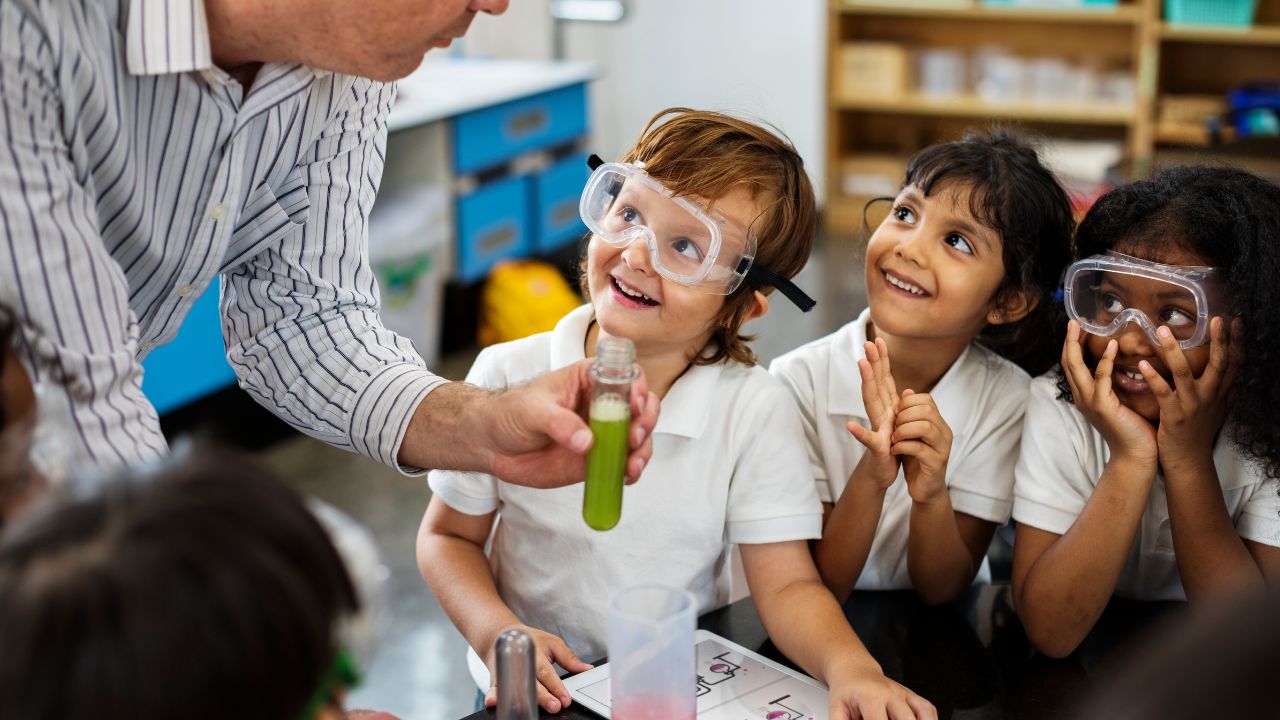 Educação Infantil Teorias e Práticas Pedagógicas
