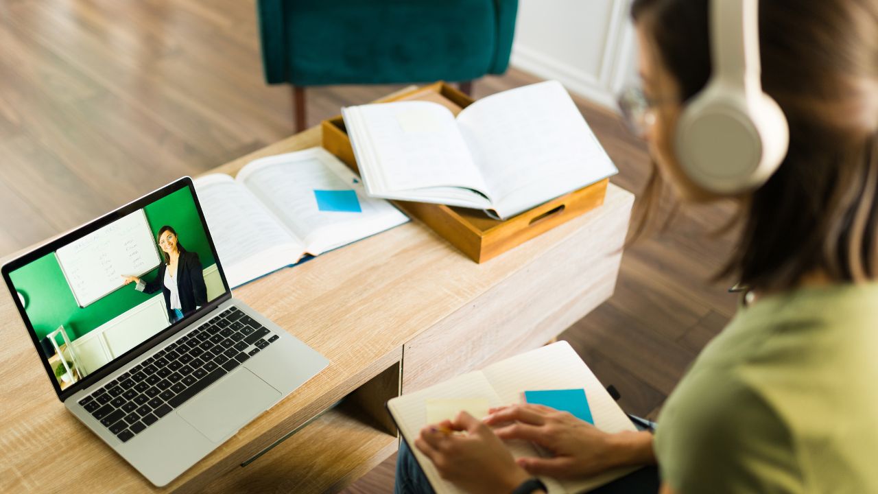Educação Online e Tecnologias de Aprendizagem